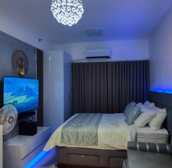 Cozy Condo Home Along Edsa With A City View