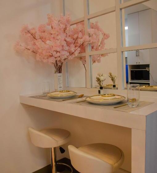 Cozy Condo Home Along Edsa With A City View