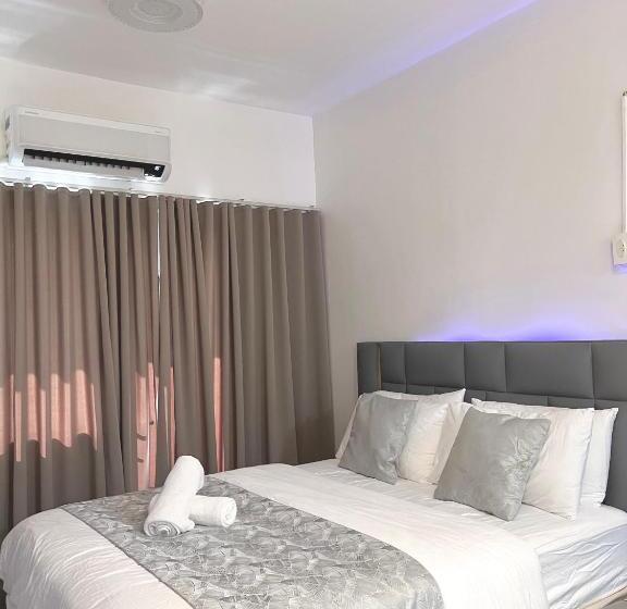 Cozy Condo Home Along Edsa With A City View