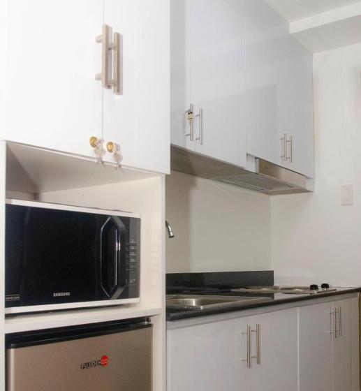 Cozy Condo Home Along Edsa With A City View