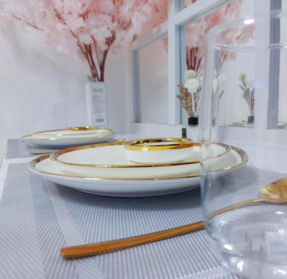 Cozy Condo Home Along Edsa With A City View