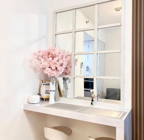 Cozy Condo Home Along Edsa With A City View