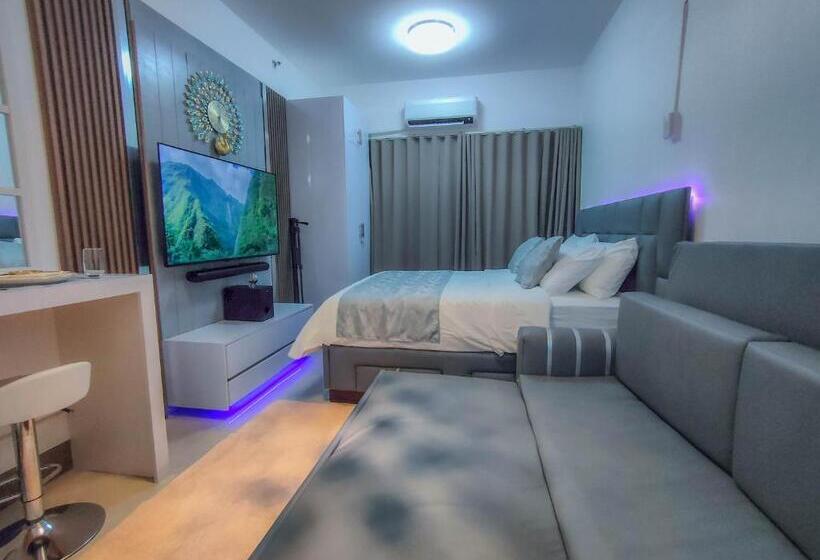 Cozy Condo Home Along Edsa With A City View