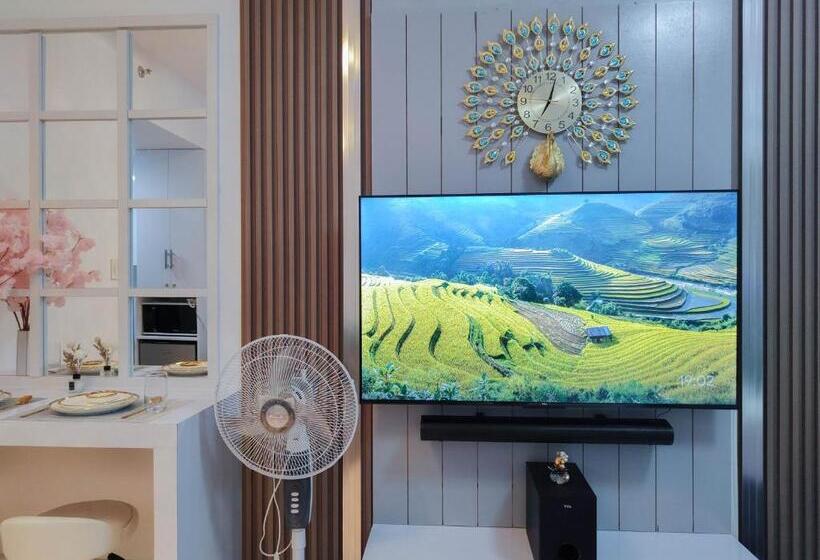 Cozy Condo Home Along Edsa With A City View