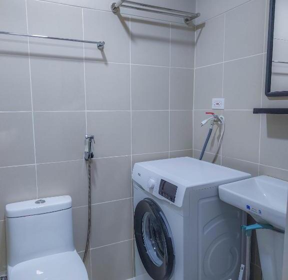 Cozy Condo Home Along Edsa With A City View