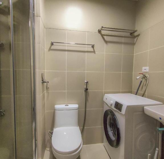 Cozy Condo Home Along Edsa With A City View