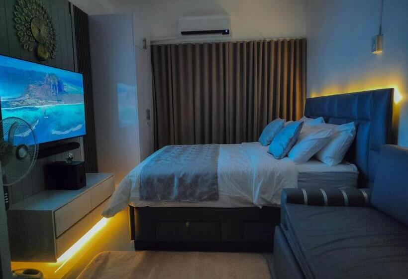 Cozy Condo Home Along Edsa With A City View