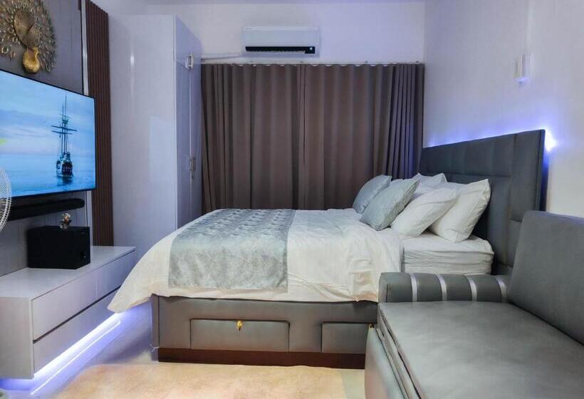 Cozy Condo Home Along Edsa With A City View