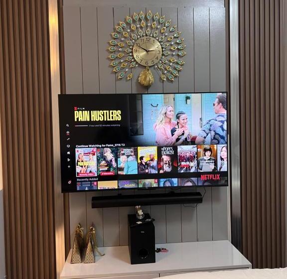 Cozy Condo Home Along Edsa With A City View