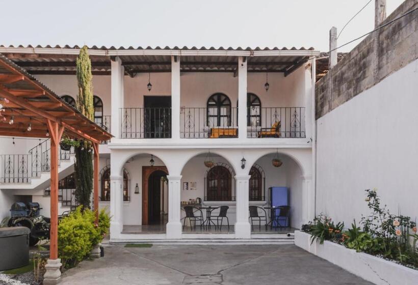 پانسیون Blue Moon Hostel