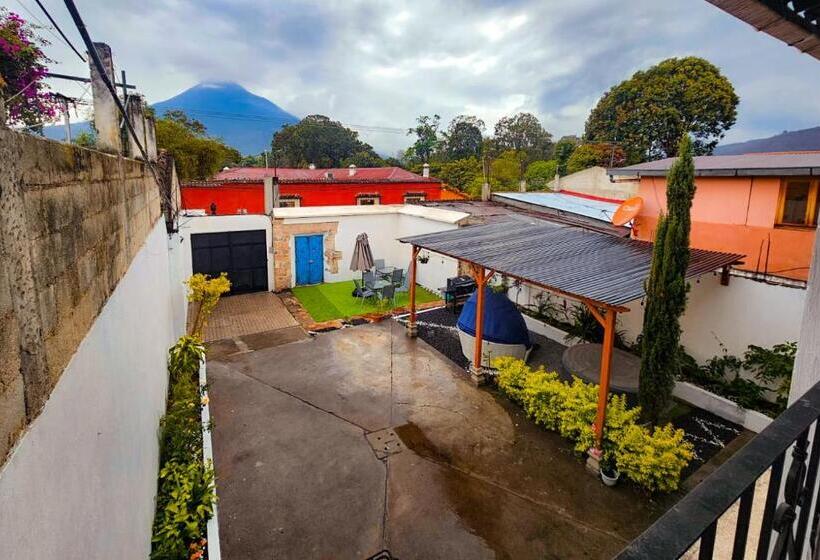 پانسیون Blue Moon Hostel