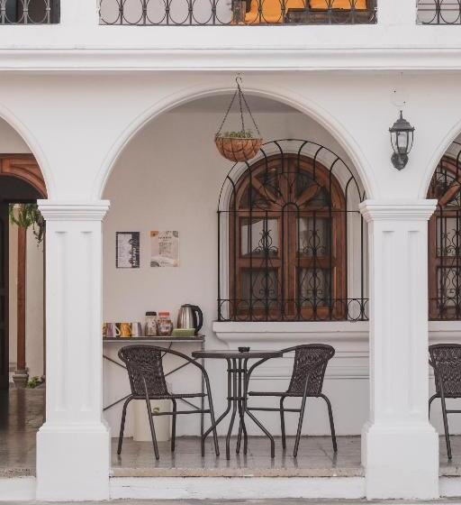 پانسیون Blue Moon Hostel