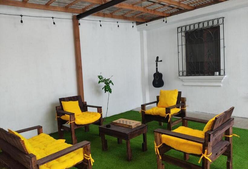 پانسیون Blue Moon Hostel