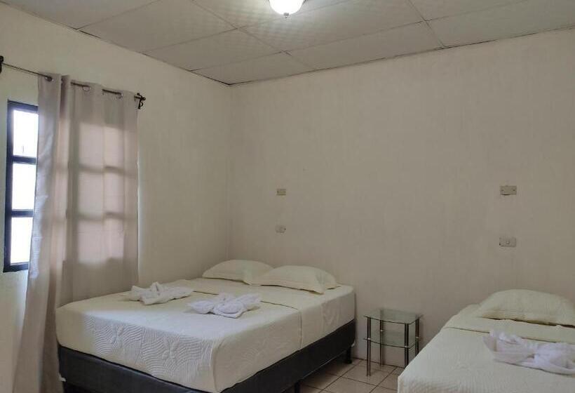 پانسیون Blue Moon Hostel