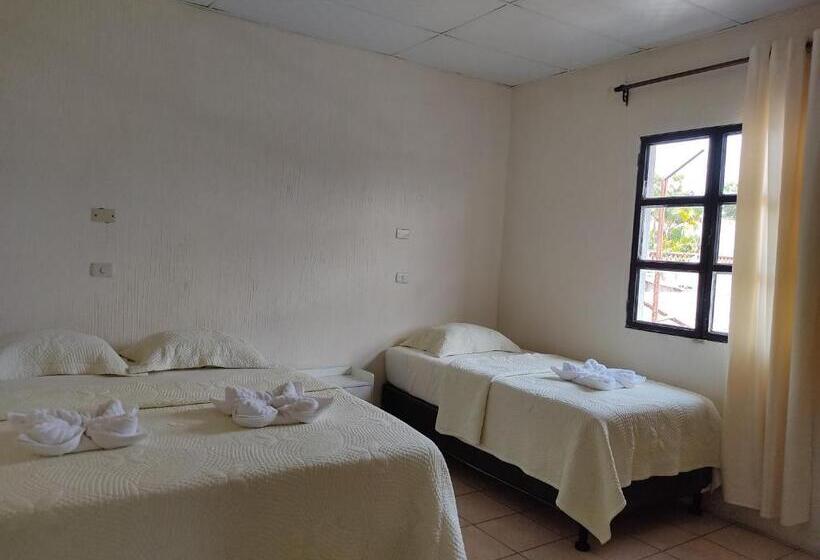 پانسیون Blue Moon Hostel