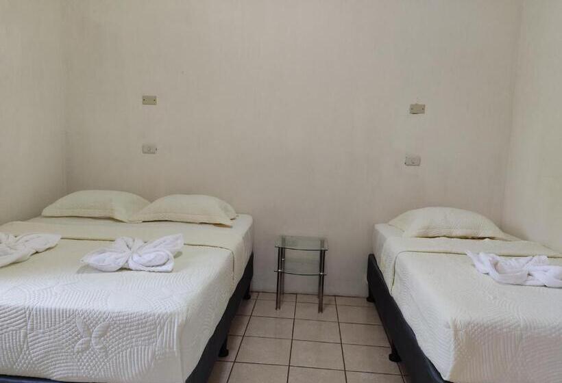 پانسیون Blue Moon Hostel