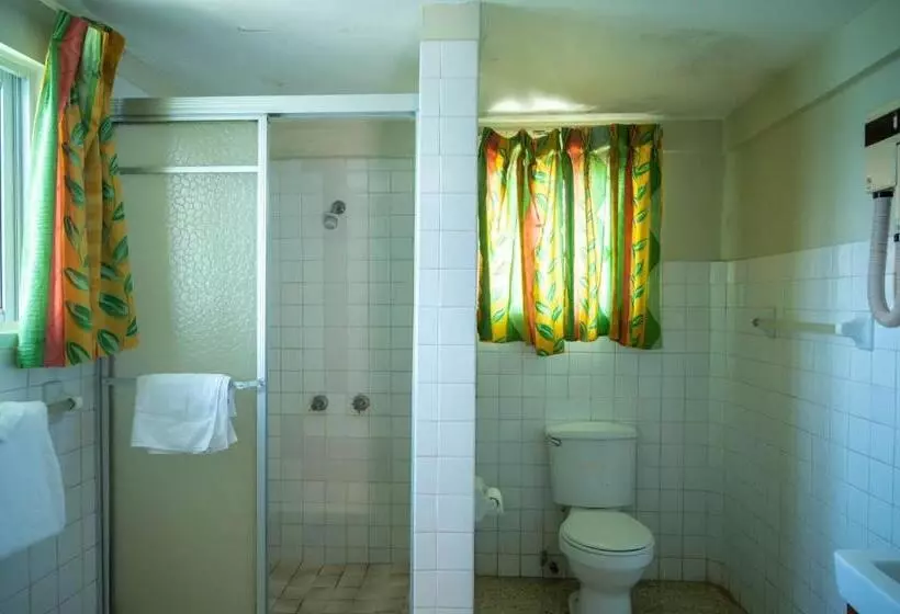 پانسیون Ocean Front Triple Room At Sahara