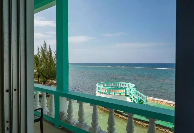پانسیون Ocean Front Triple Room At Sahara