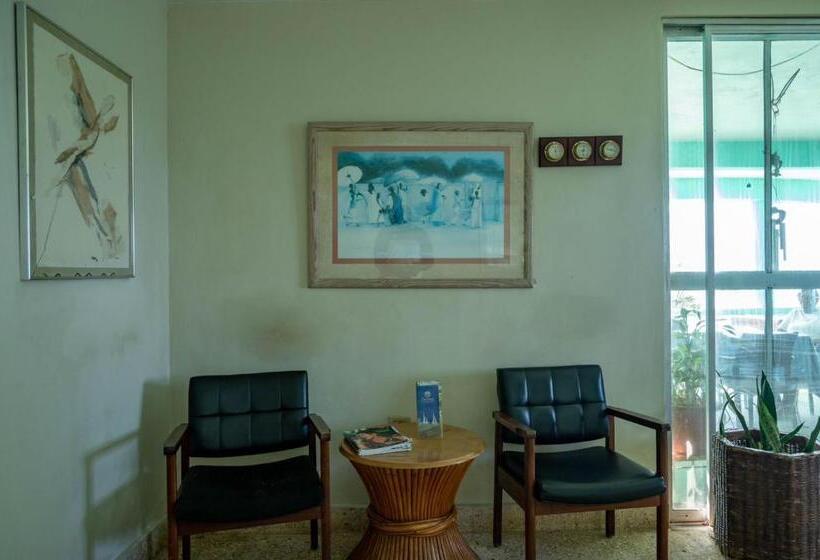 پانسیون Ocean Front Triple Room At Sahara