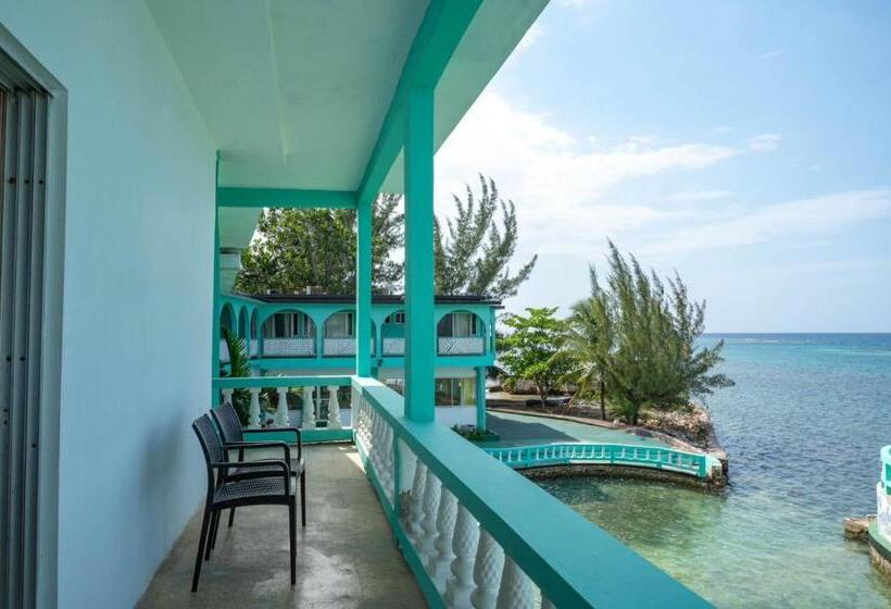 پانسیون Ocean Front Triple Room At Sahara