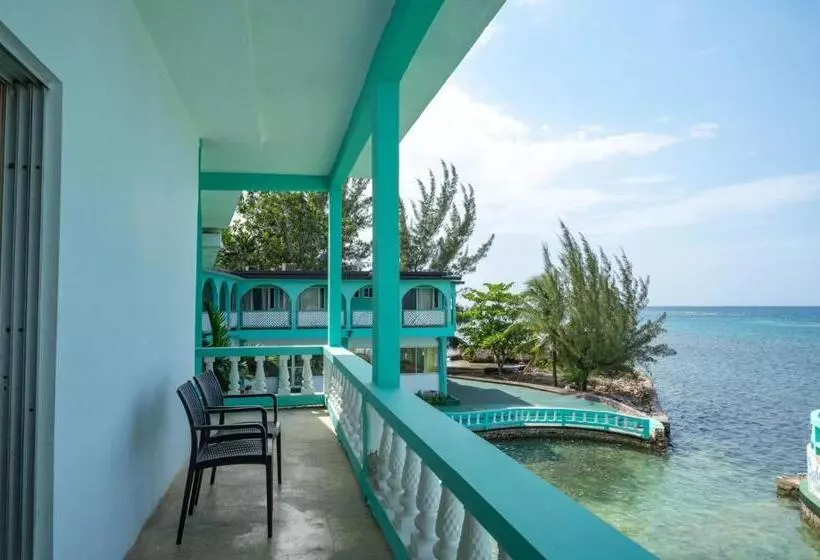 پانسیون Ocean Front Triple Room At Sahara