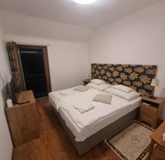 تختخواب و صبحانه Credo Panzió