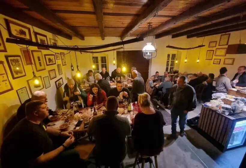 تختخواب و صبحانه Credo Panzió