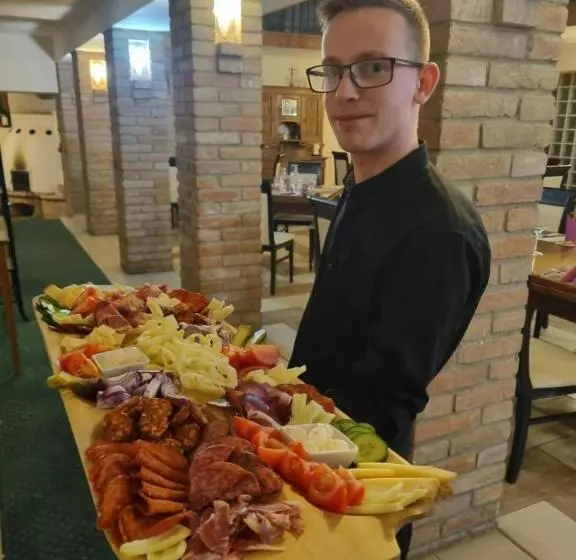 تختخواب و صبحانه Credo Panzió