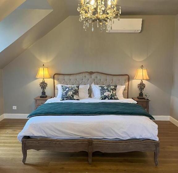 تختخواب و صبحانه Number 8