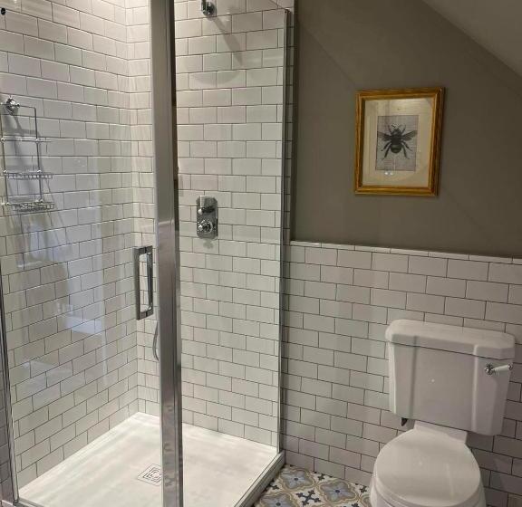 تختخواب و صبحانه Number 8