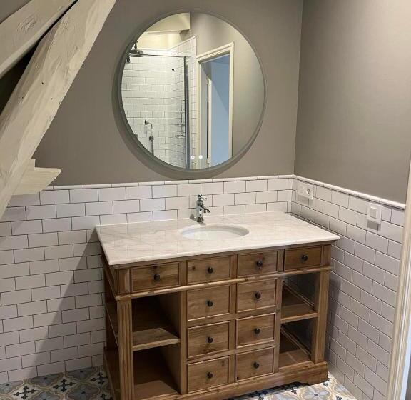 تختخواب و صبحانه Number 8