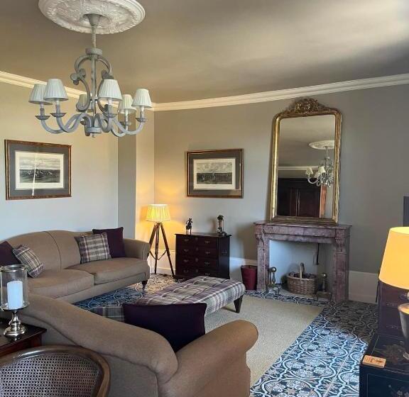 تختخواب و صبحانه Number 8