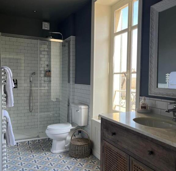 تختخواب و صبحانه Number 8