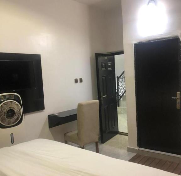 Davizz Hotel And Suites