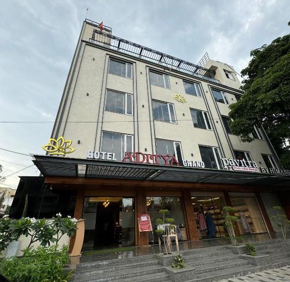 هتل Aditya Grand