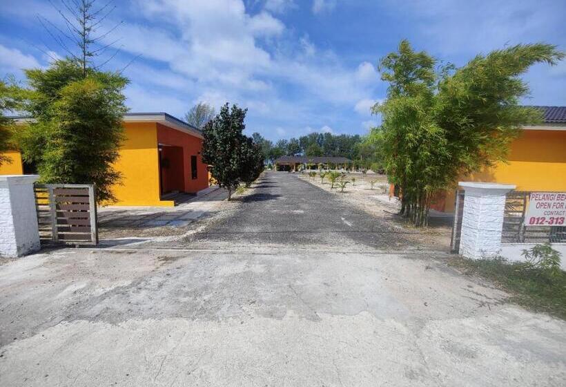 Отель Capital O 90949 Pelangi Beach Resort Mersing