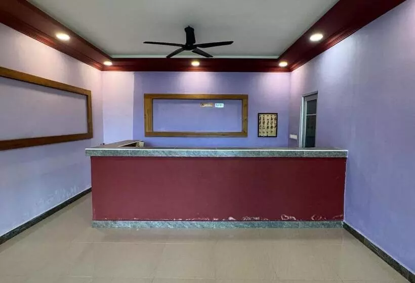 Hotelli Capital O 90949 Pelangi Beach Resort Mersing