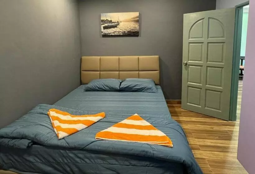 Hotelli Capital O 90949 Pelangi Beach Resort Mersing