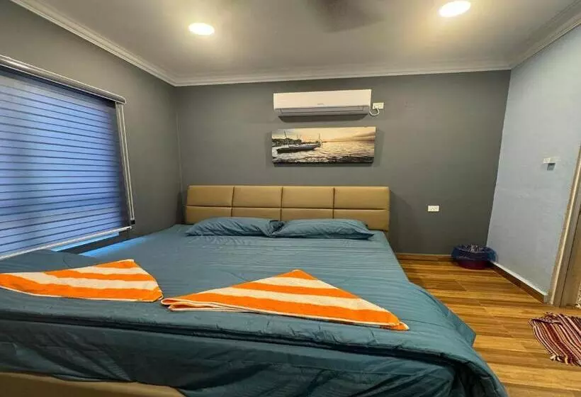 Hotelli Capital O 90949 Pelangi Beach Resort Mersing