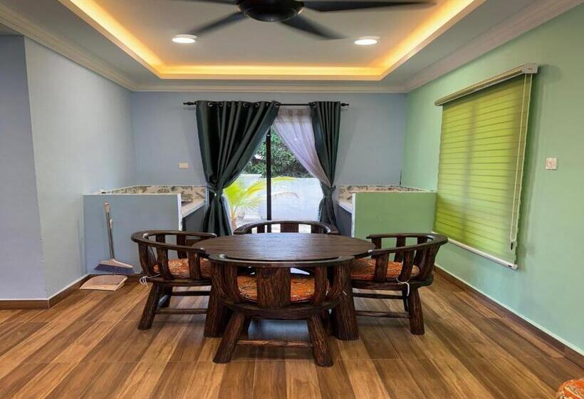 Отель Capital O 90949 Pelangi Beach Resort Mersing