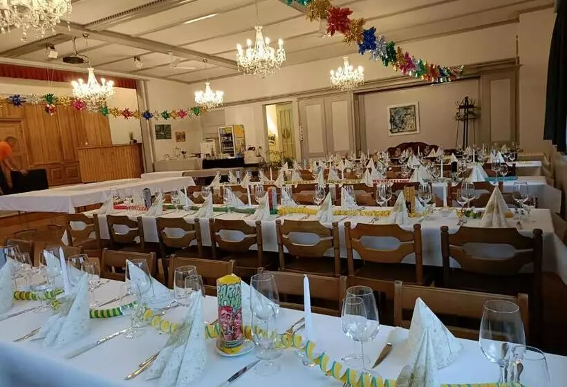 ホテル Gasthof Sternen Detligen