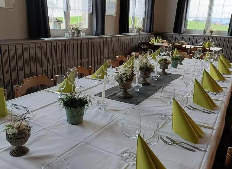 ホテル Gasthof Sternen Detligen