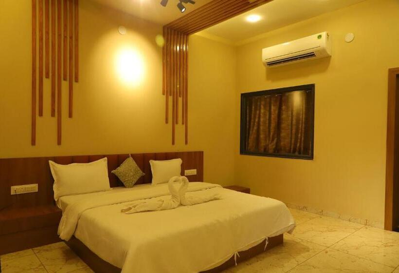 Отель Iravati Resort