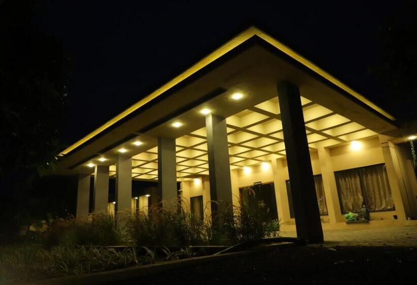 Отель Iravati Resort