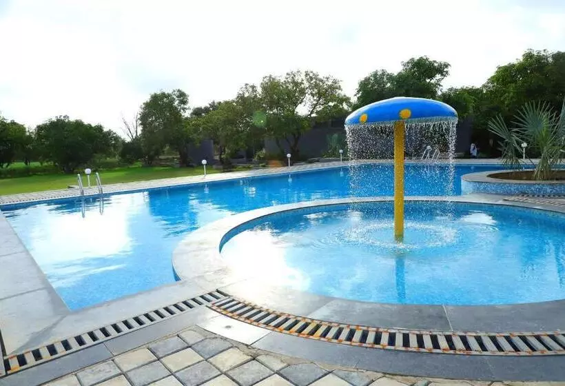 ホテル Iravati Resort