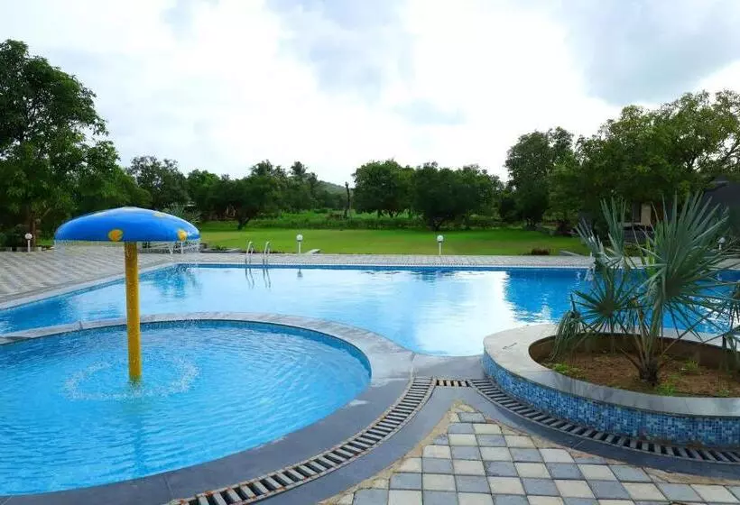 ホテル Iravati Resort