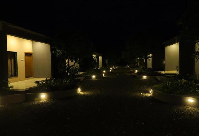 Отель Iravati Resort