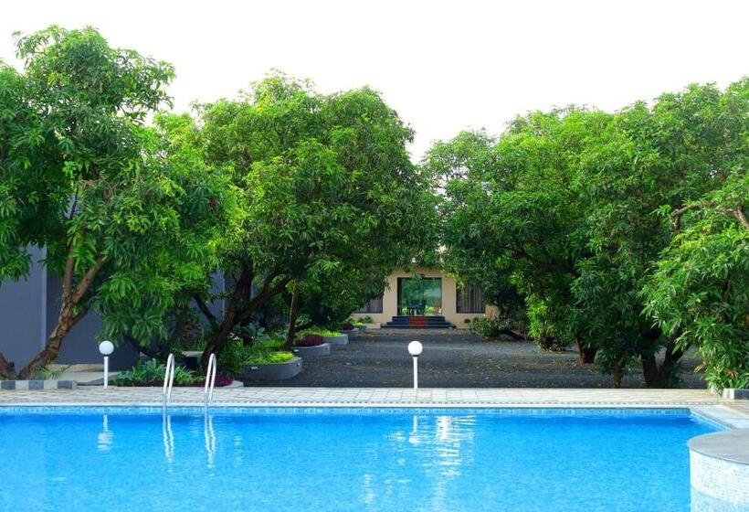 Отель Iravati Resort