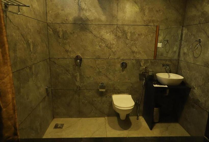 Отель Iravati Resort