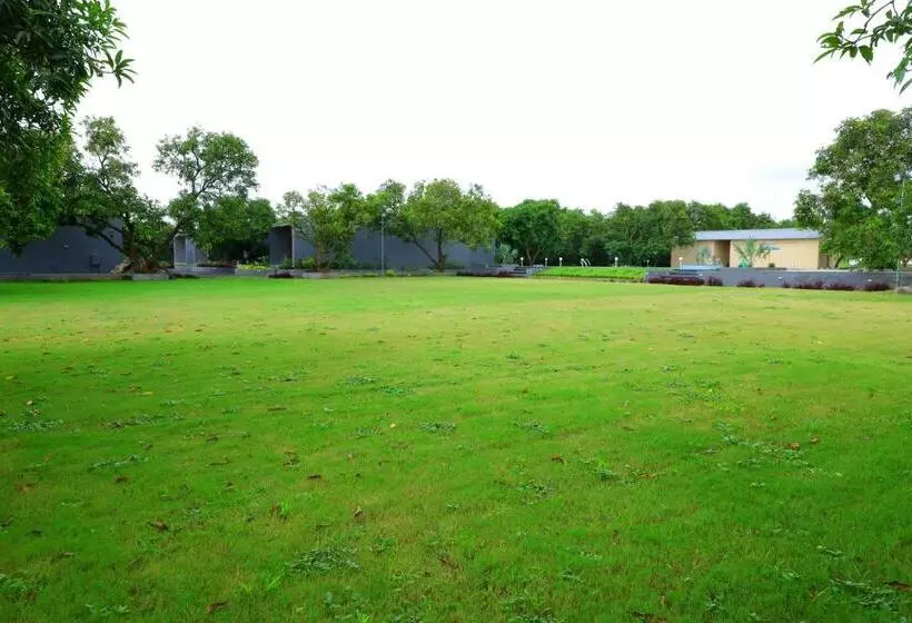 ホテル Iravati Resort